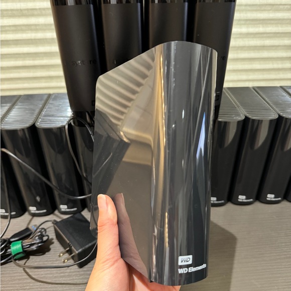 Western Digital WD 14TB Elements or Easystore Desktop External Hard Drive - Picture 3 of 13